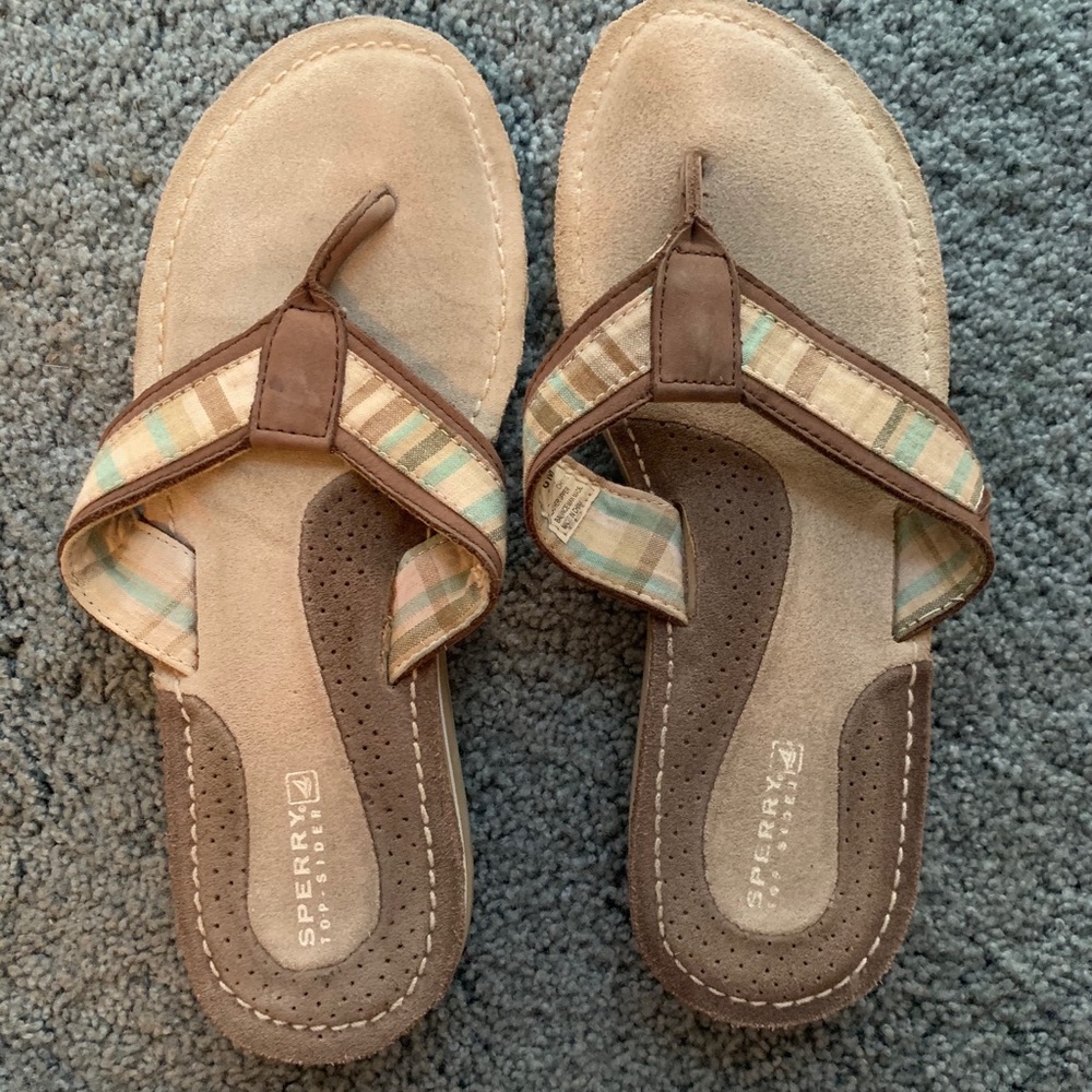 Sperry flip flops